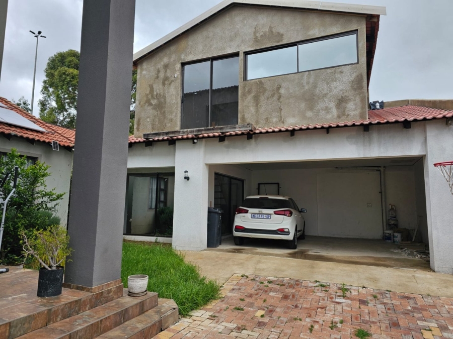 4 Bedroom Property for Sale in Ormonde Gauteng