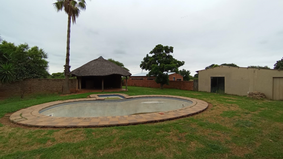 4 Bedroom Property for Sale in Bultfontein A H Gauteng