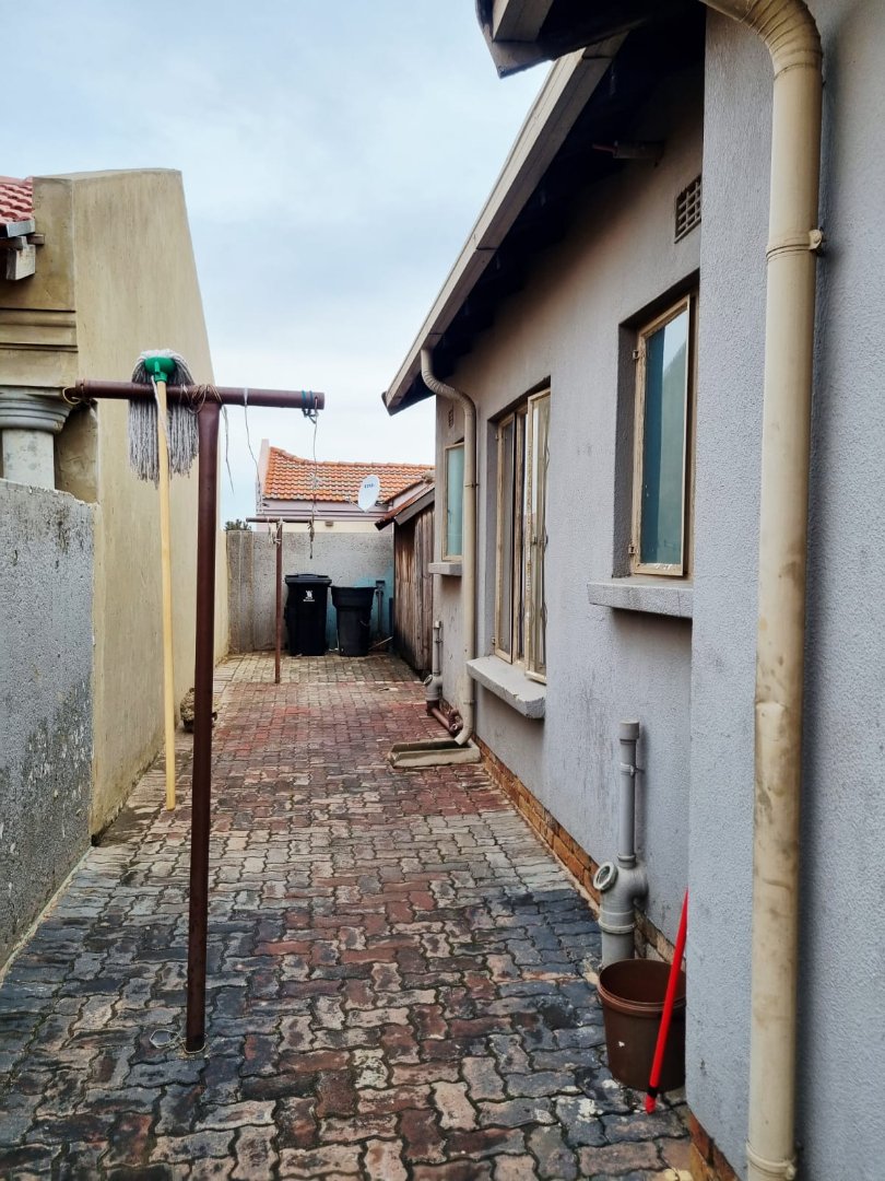 3 Bedroom Property for Sale in Roodekop Gauteng