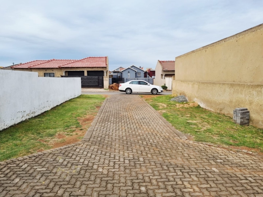 3 Bedroom Property for Sale in Roodekop Gauteng