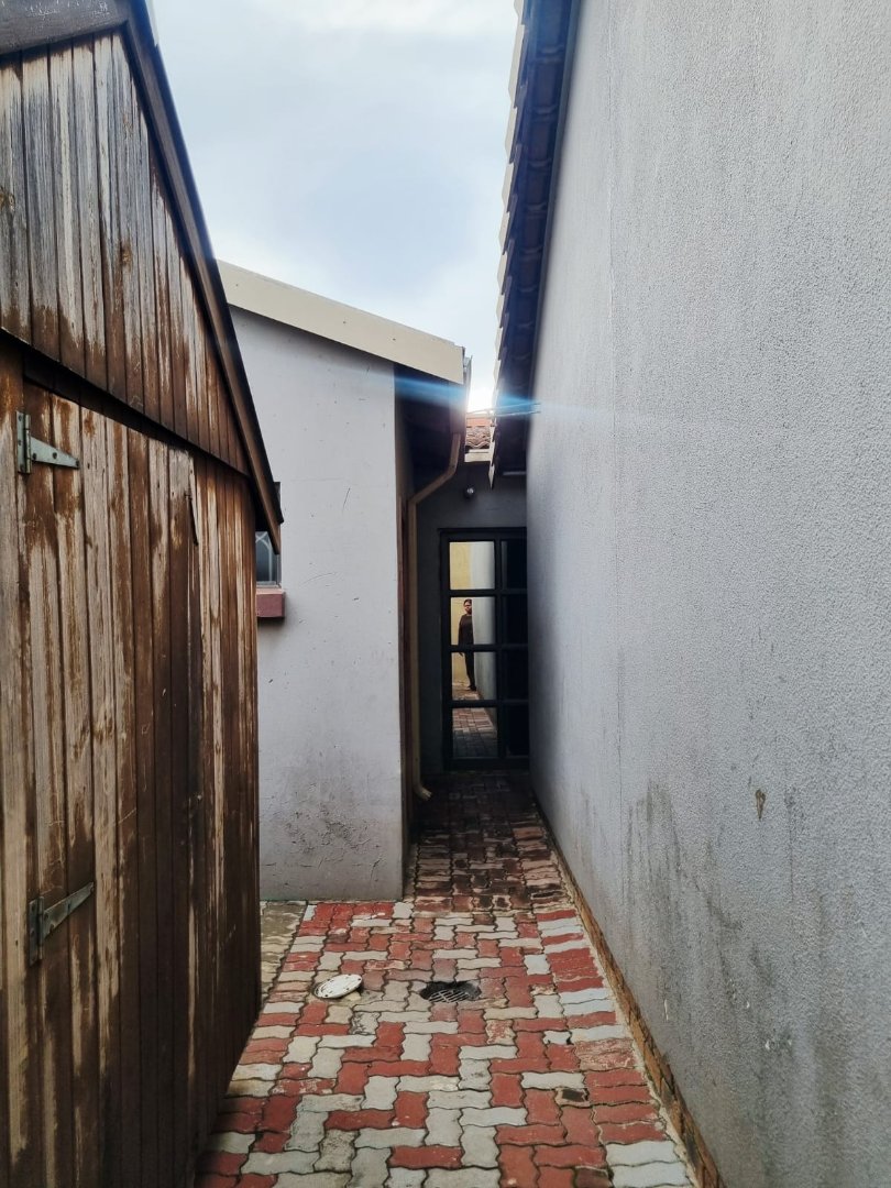 3 Bedroom Property for Sale in Roodekop Gauteng