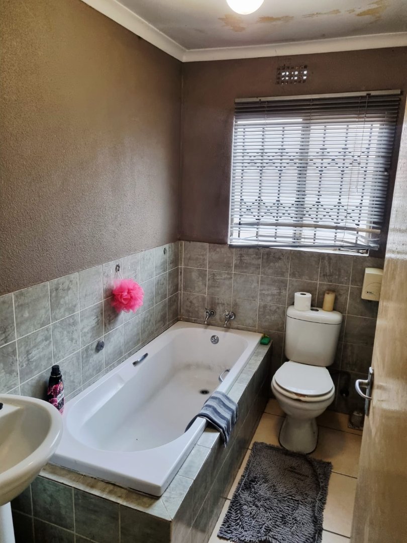 3 Bedroom Property for Sale in Roodekop Gauteng