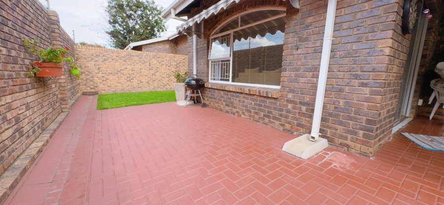 3 Bedroom Property for Sale in Three Rivers Gauteng