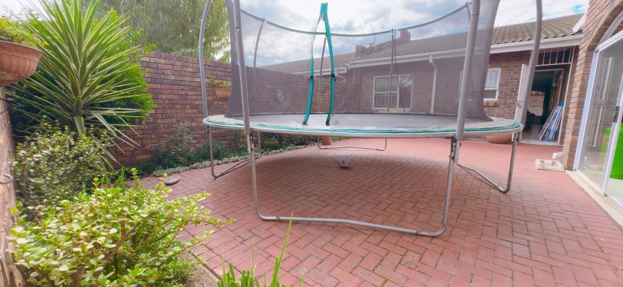 3 Bedroom Property for Sale in Three Rivers Gauteng