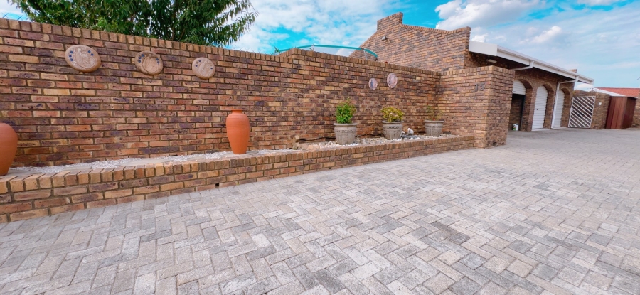 3 Bedroom Property for Sale in Three Rivers Gauteng