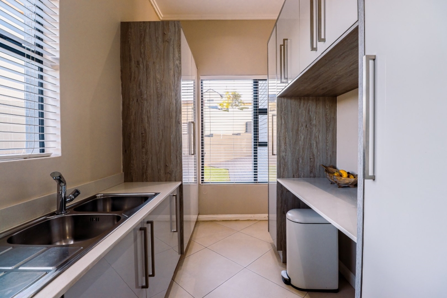 4 Bedroom Property for Sale in Midstream Ridge Gauteng