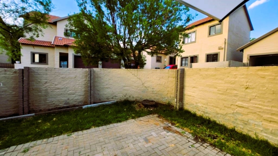 2 Bedroom Property for Sale in Halfway House Gauteng