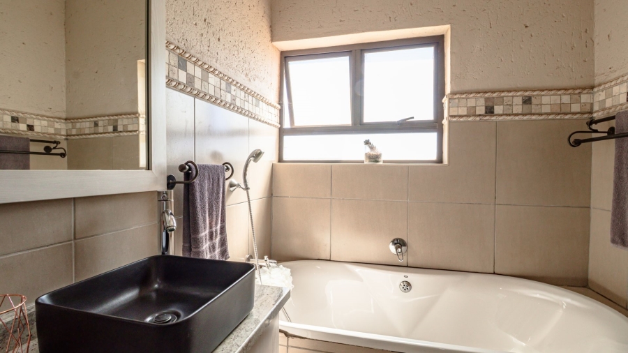 4 Bedroom Property for Sale in Dunblane Lifestyle and Equestrian Estate Gauteng