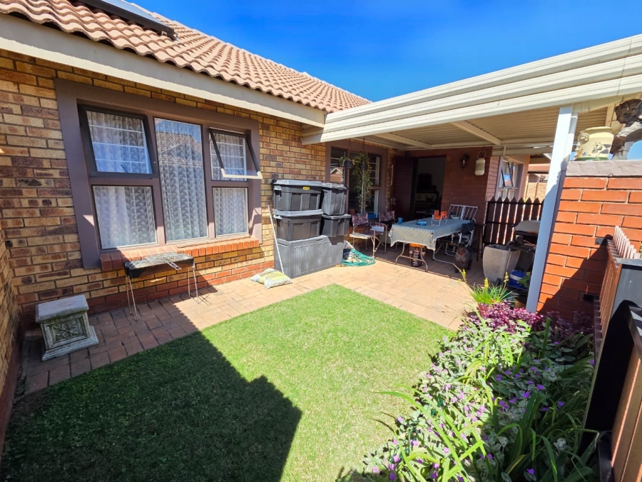 2 Bedroom Property for Sale in Montana Tuine Gauteng