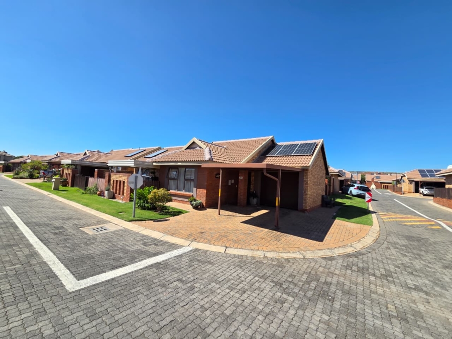 2 Bedroom Property for Sale in Montana Tuine Gauteng