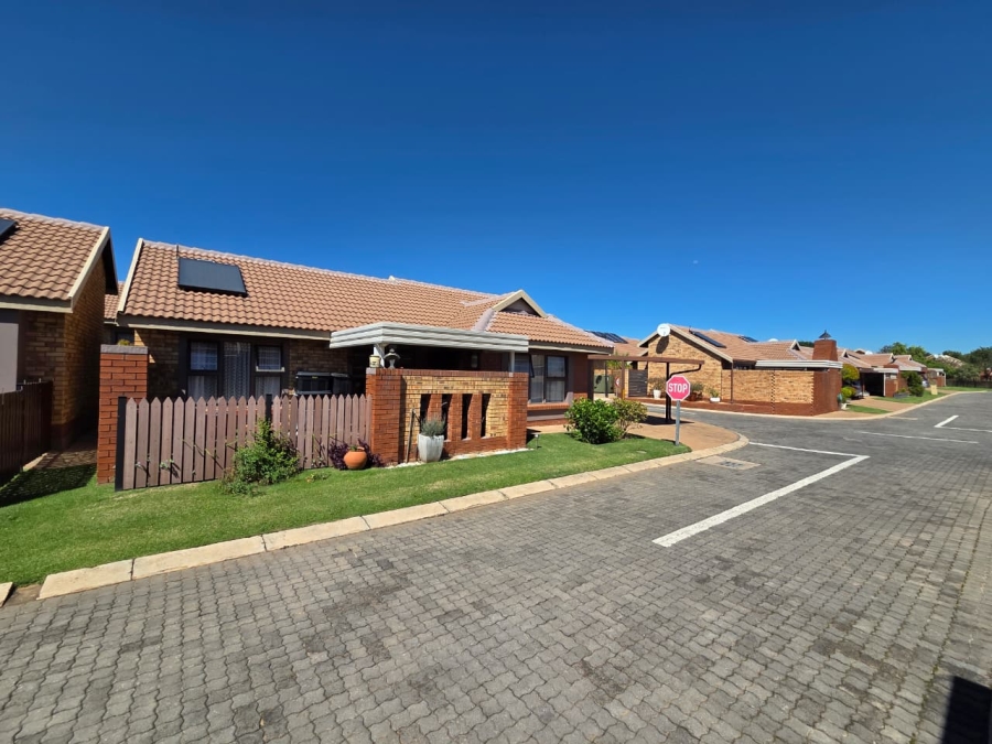 2 Bedroom Property for Sale in Montana Tuine Gauteng