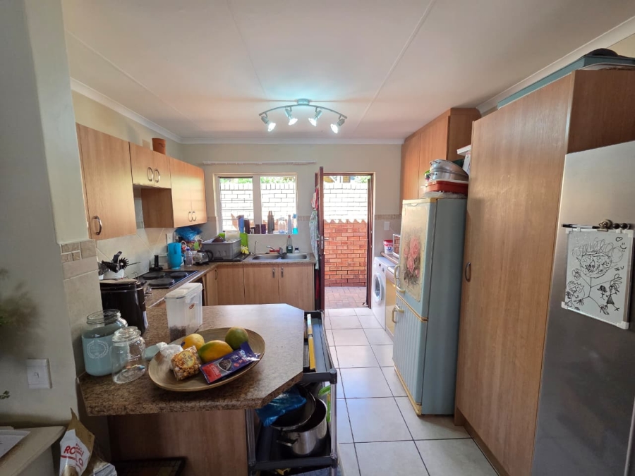 2 Bedroom Property for Sale in Montana Tuine Gauteng