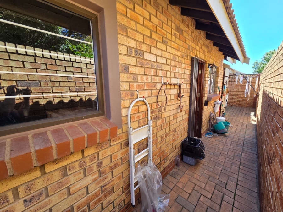 2 Bedroom Property for Sale in Montana Tuine Gauteng