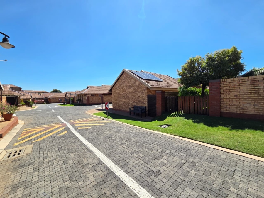 2 Bedroom Property for Sale in Montana Tuine Gauteng