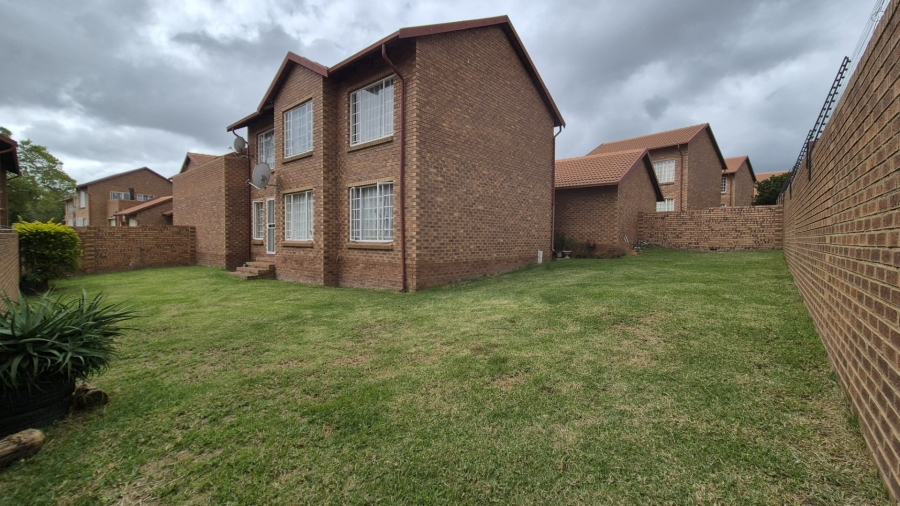 2 Bedroom Property for Sale in The Reeds Gauteng