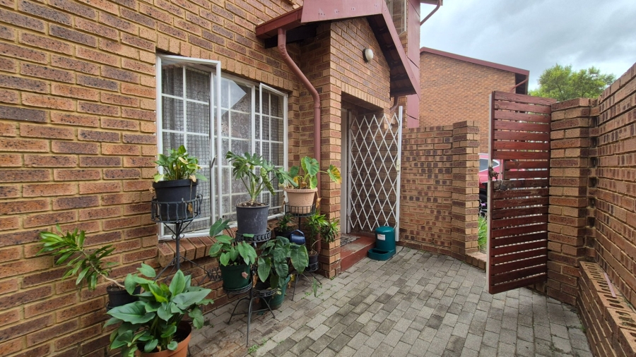 2 Bedroom Property for Sale in The Reeds Gauteng