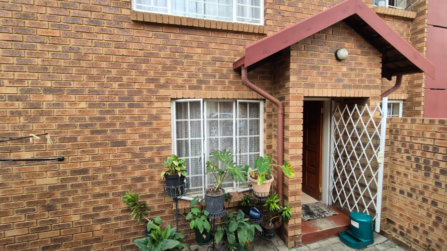 2 Bedroom Property for Sale in The Reeds Gauteng