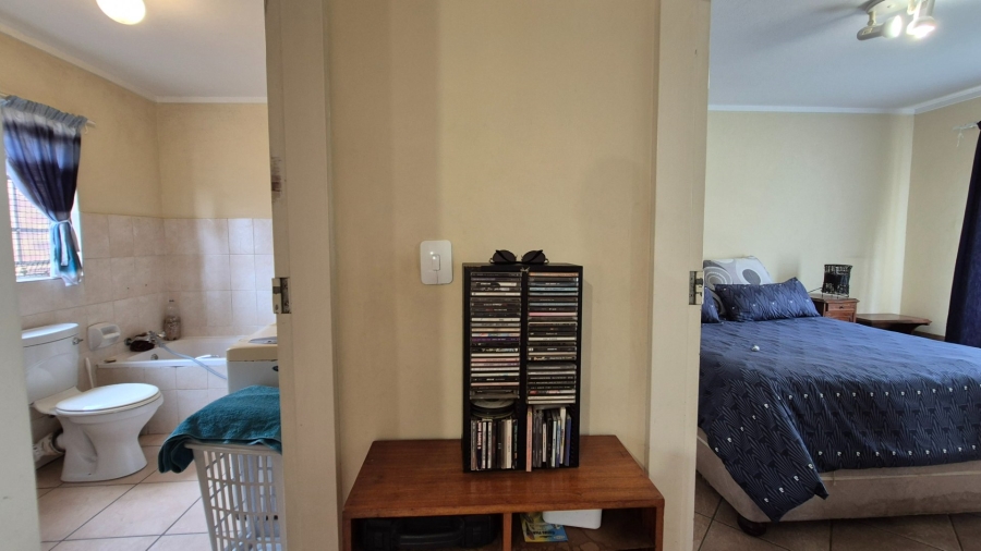 2 Bedroom Property for Sale in The Reeds Gauteng