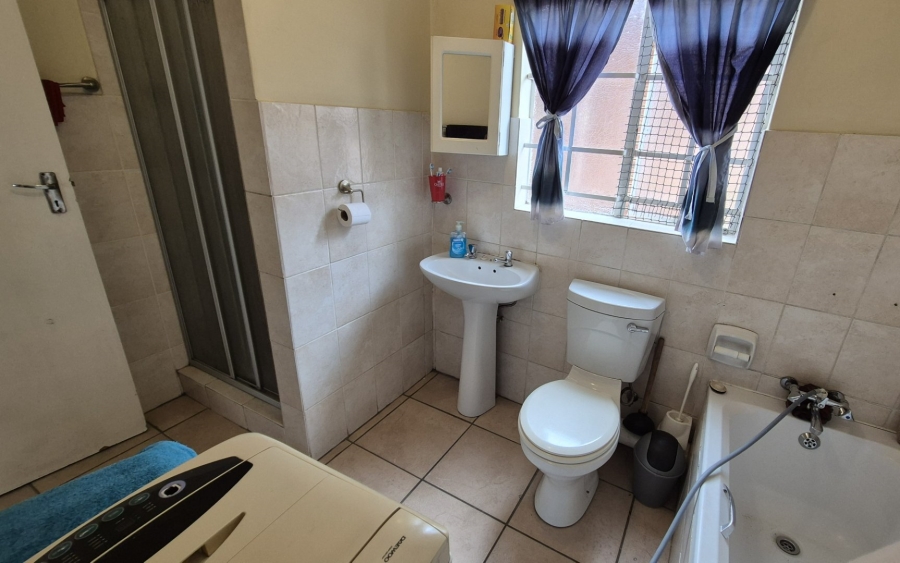 2 Bedroom Property for Sale in The Reeds Gauteng