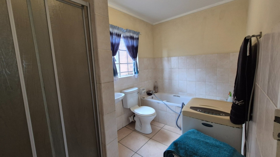 2 Bedroom Property for Sale in The Reeds Gauteng