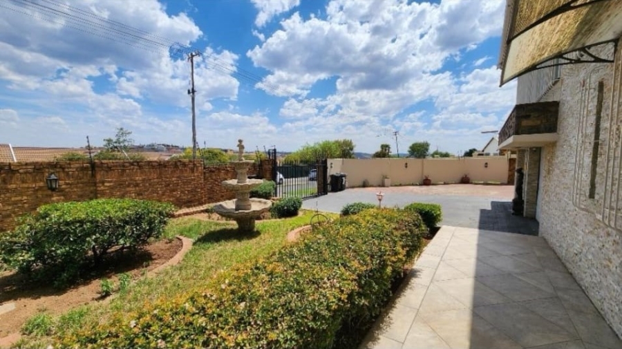 4 Bedroom Property for Sale in Oakdene Gauteng