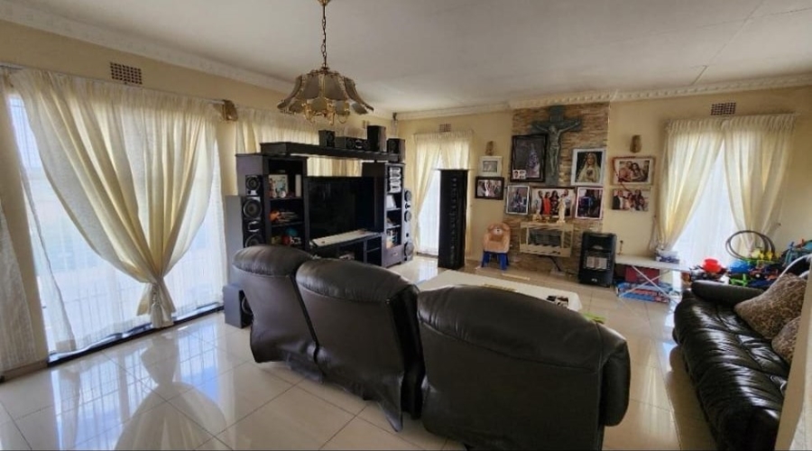 4 Bedroom Property for Sale in Oakdene Gauteng