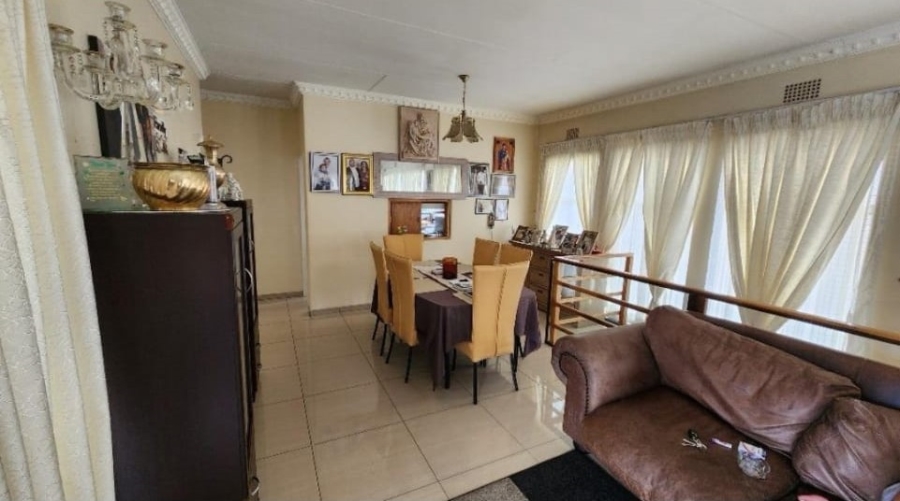 4 Bedroom Property for Sale in Oakdene Gauteng