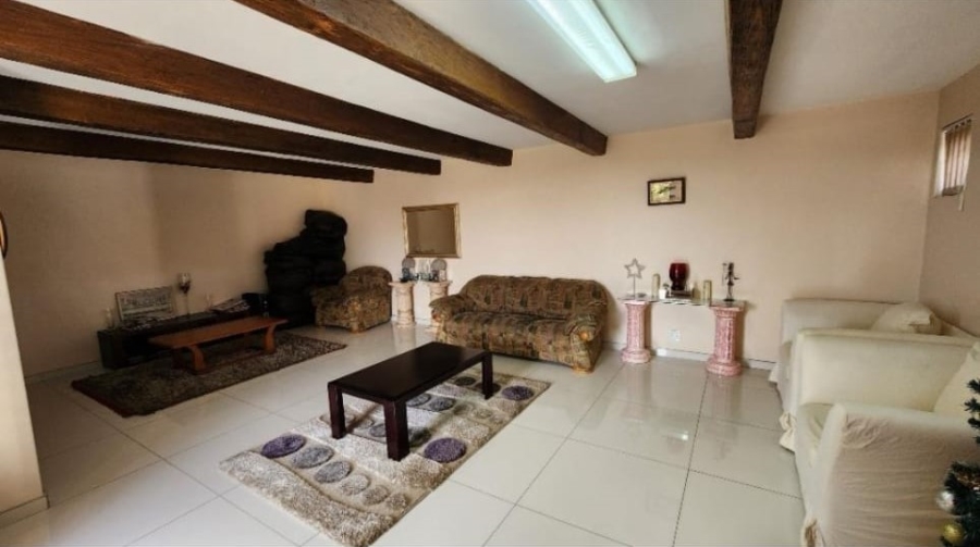 4 Bedroom Property for Sale in Oakdene Gauteng