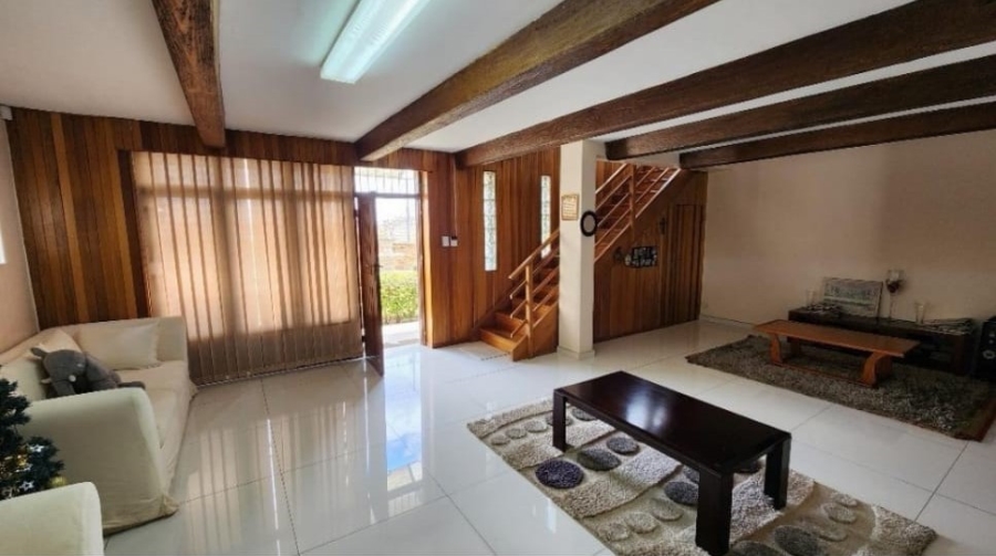 4 Bedroom Property for Sale in Oakdene Gauteng