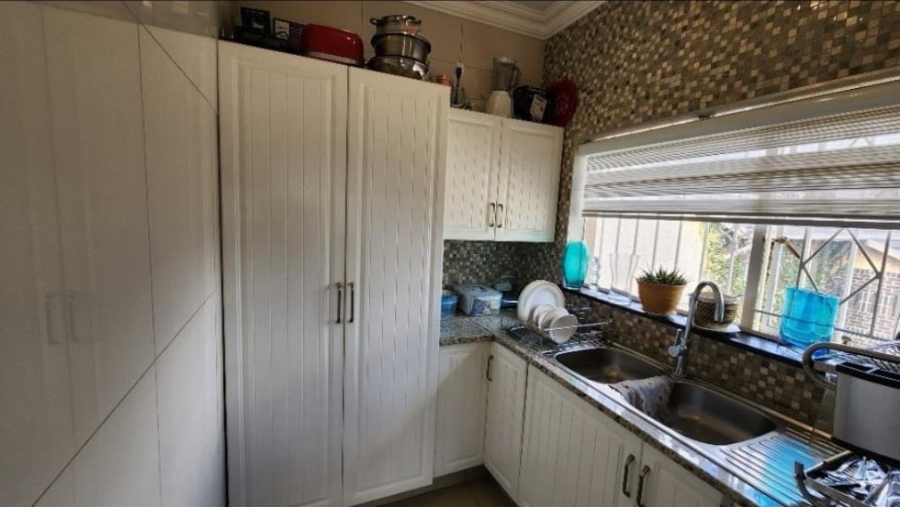 4 Bedroom Property for Sale in Oakdene Gauteng