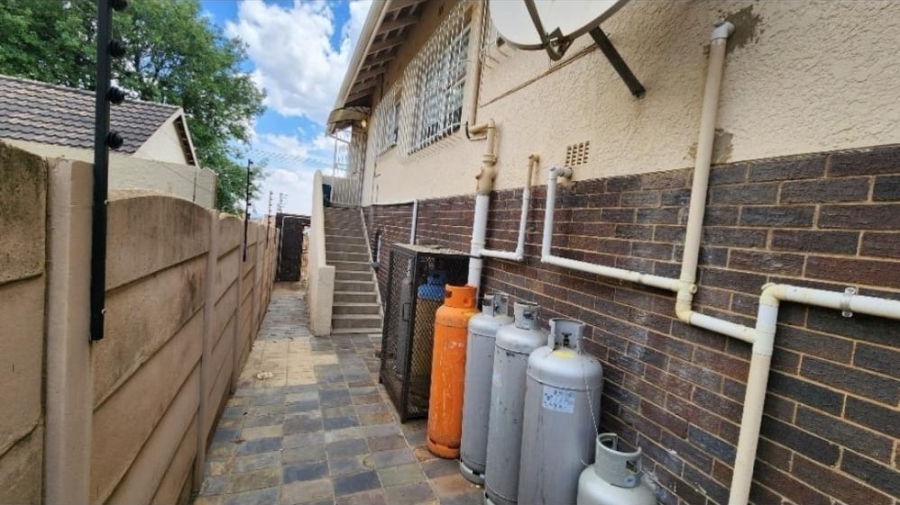 4 Bedroom Property for Sale in Oakdene Gauteng