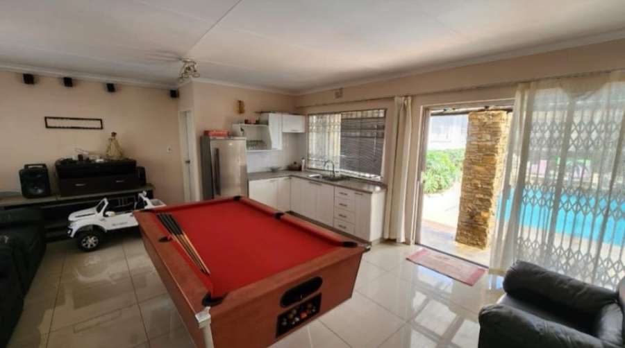 4 Bedroom Property for Sale in Oakdene Gauteng