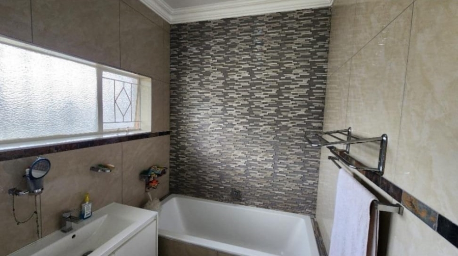 4 Bedroom Property for Sale in Oakdene Gauteng