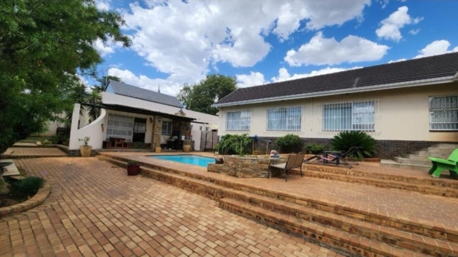 4 Bedroom Property for Sale in Oakdene Gauteng