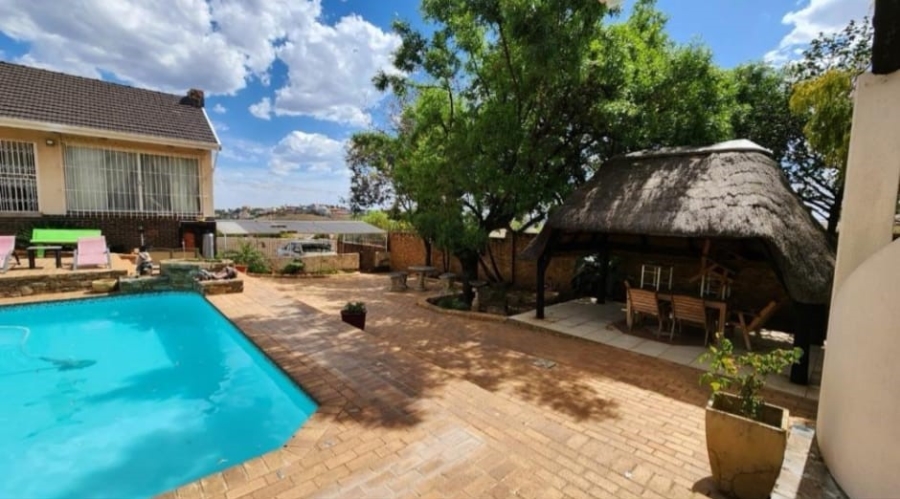 4 Bedroom Property for Sale in Oakdene Gauteng