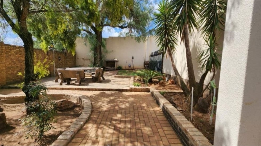 4 Bedroom Property for Sale in Oakdene Gauteng