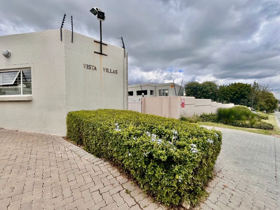 2 Bedroom Property for Sale in Vorna Valley Gauteng