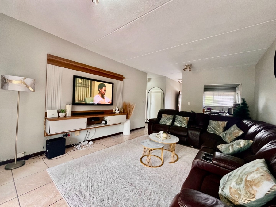 2 Bedroom Property for Sale in Vorna Valley Gauteng