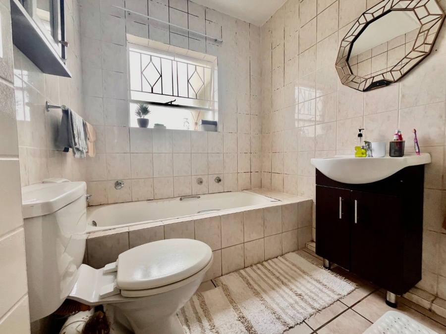 2 Bedroom Property for Sale in Vorna Valley Gauteng