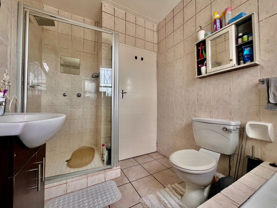 2 Bedroom Property for Sale in Vorna Valley Gauteng