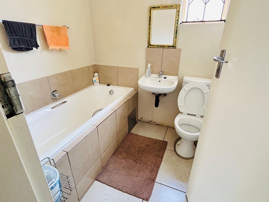 2 Bedroom Property for Sale in Katlehong South Gauteng