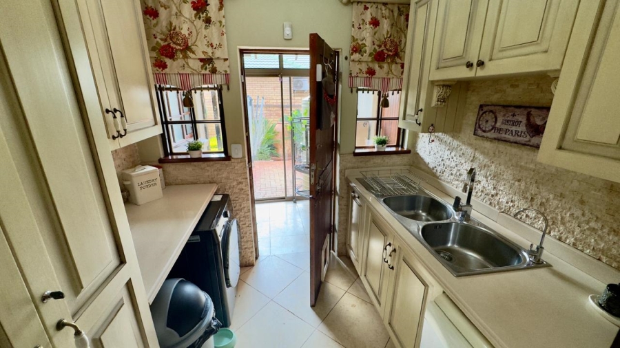 4 Bedroom Property for Sale in Moreleta Park Gauteng