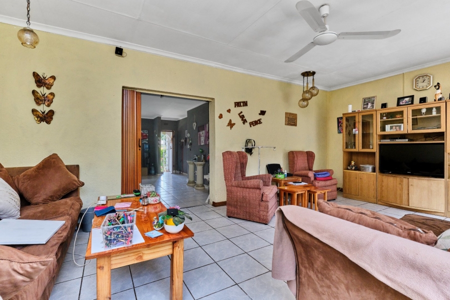 To Let 3 Bedroom Property for Rent in Weltevreden Park Gauteng