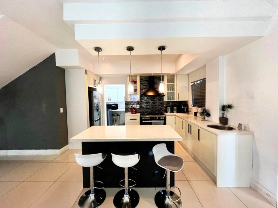 3 Bedroom Property for Sale in Kosmosdal Gauteng