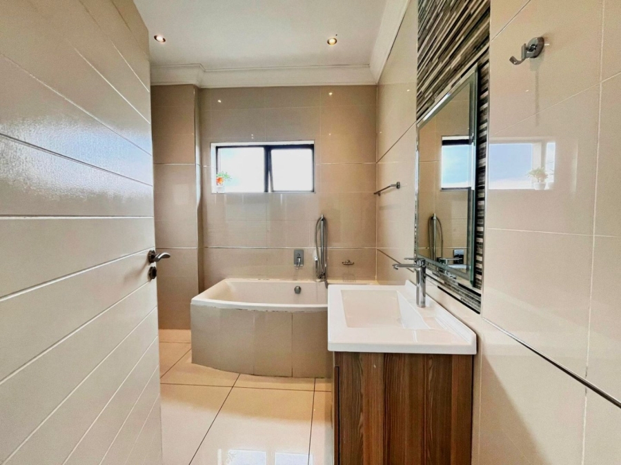 3 Bedroom Property for Sale in Kosmosdal Gauteng