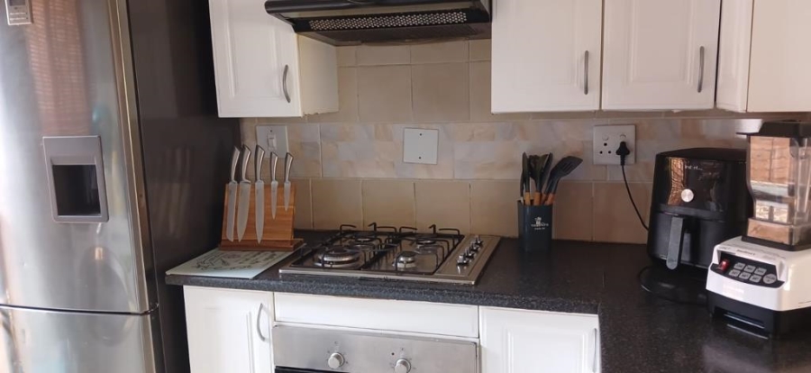 2 Bedroom Property for Sale in Halfway House Gauteng