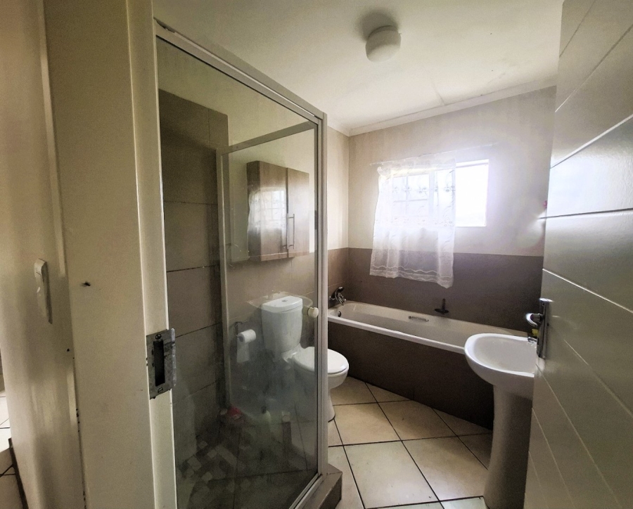 To Let 2 Bedroom Property for Rent in Mooikloof Ridge Gauteng