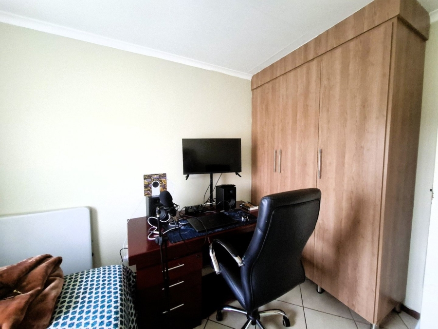 To Let 2 Bedroom Property for Rent in Mooikloof Ridge Gauteng