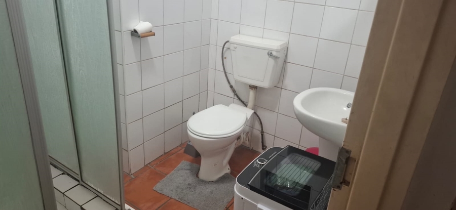 To Let 1 Bedroom Property for Rent in Riviera Gauteng