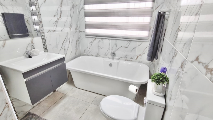 4 Bedroom Property for Sale in Vaal Marina Gauteng